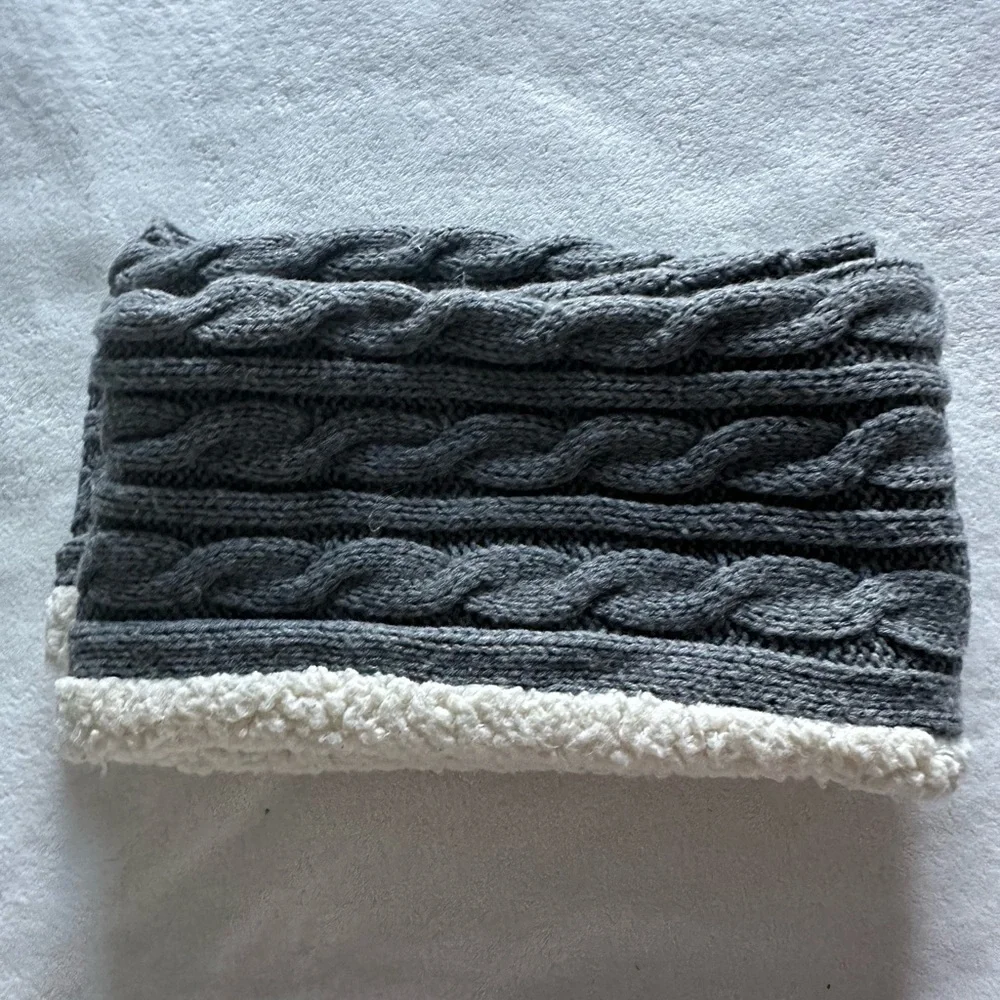 Gray Cable Knit Scarf with White Trim